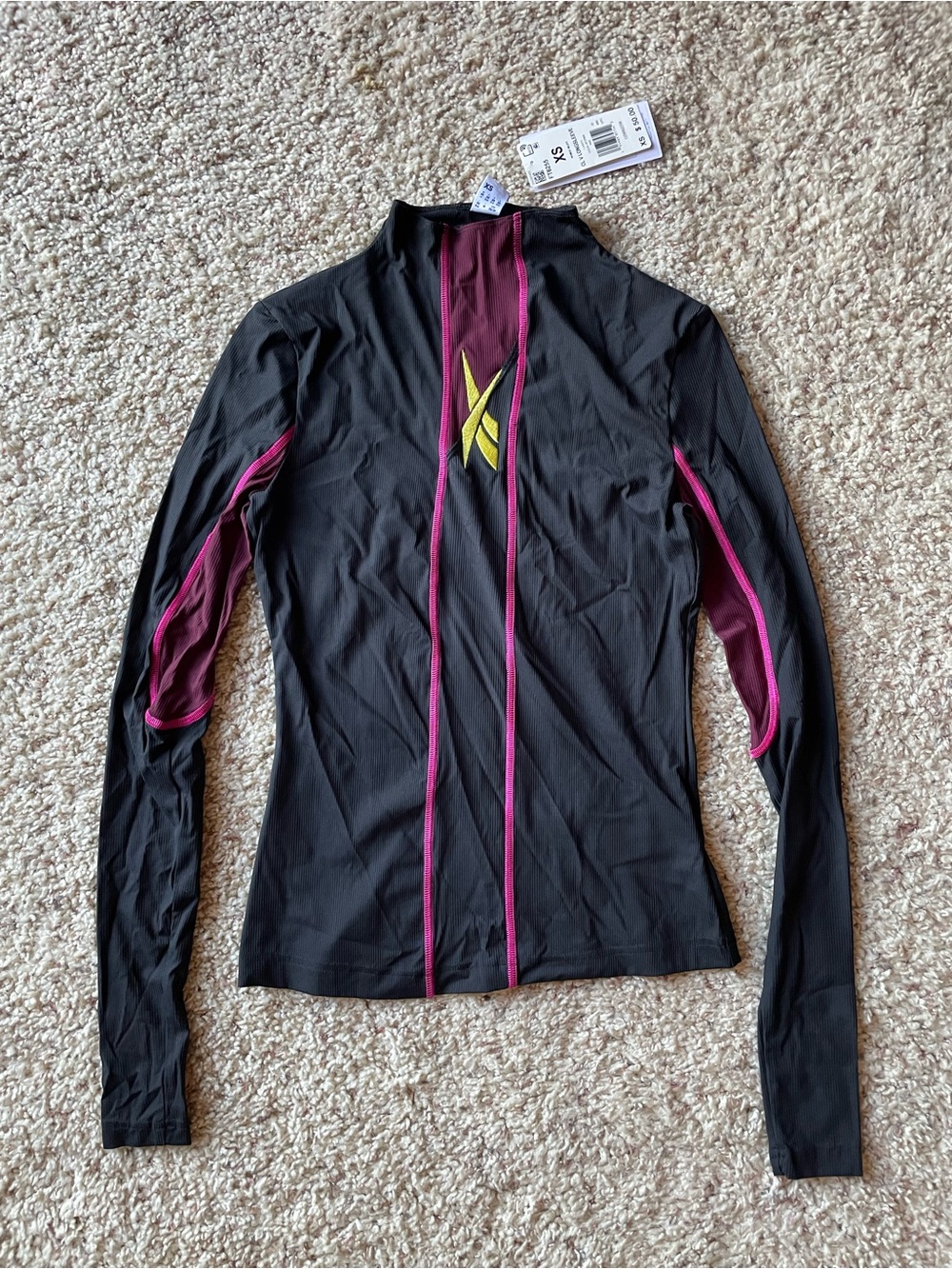 BNWT REEBOK Women’s Black & Pink Long-Sleeve Athletic Top Size XS